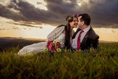 As melhores ideias e inspirações criativas de fotos para ensaio pré wedding no Morro do Capuava - SP'