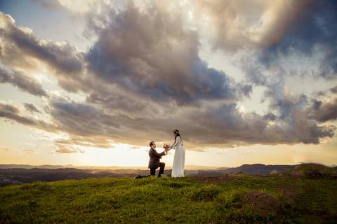 As melhores ideias e inspirações criativas de fotos para ensaio pré wedding no Morro do Capuava - SP'