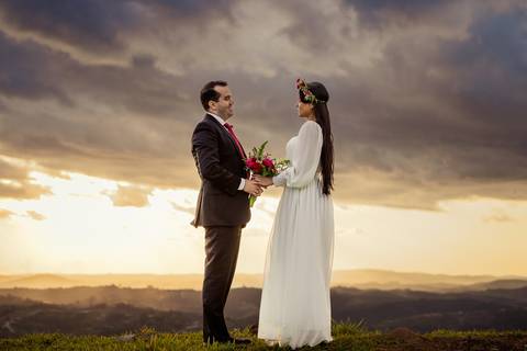 As melhores ideias e inspirações criativas de fotos para ensaio pré wedding no Morro do Capuava - SP'