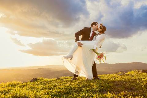 As melhores ideias e inspirações criativas de fotos para ensaio pré wedding no Morro do Capuava - SP'