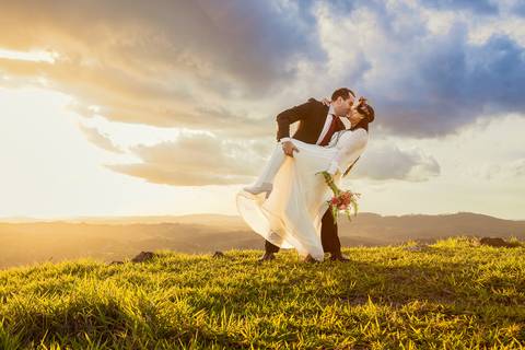 As melhores ideias e inspirações criativas de fotos para ensaio pré wedding no Morro do Capuava - SP'