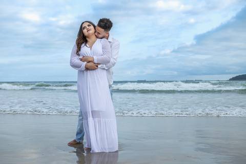 As melhores ideias e inspirações criativas de fotos para ensaio pré wedding na Praia do Tombo - Mirante de Vidro - Guarujá'