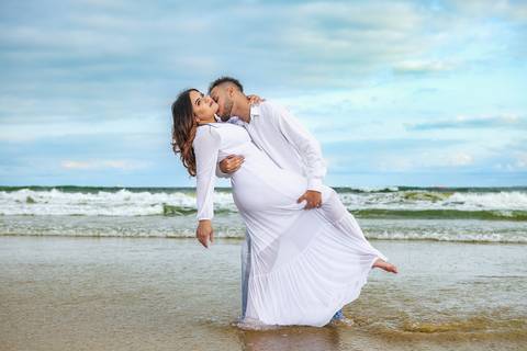 As melhores ideias e inspirações criativas de fotos para ensaio pré wedding na Praia do Tombo - Mirante de Vidro - Guarujá'
