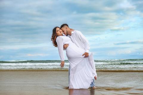 As melhores ideias e inspirações criativas de fotos para ensaio pré wedding na Praia do Tombo - Mirante de Vidro - Guarujá'