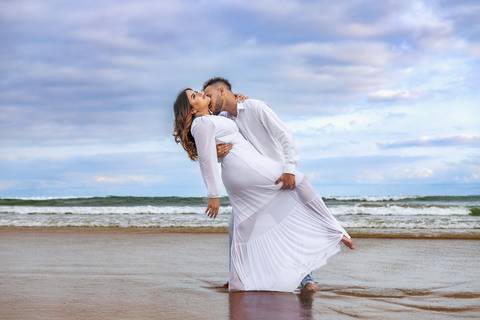 As melhores ideias e inspirações criativas de fotos para ensaio pré wedding na Praia do Tombo - Mirante de Vidro - Guarujá'
