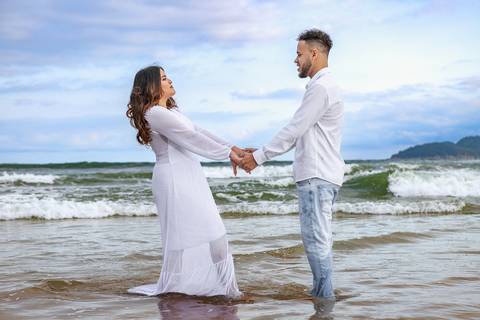 As melhores ideias e inspirações criativas de fotos para ensaio pré wedding na Praia do Tombo - Mirante de Vidro - Guarujá'