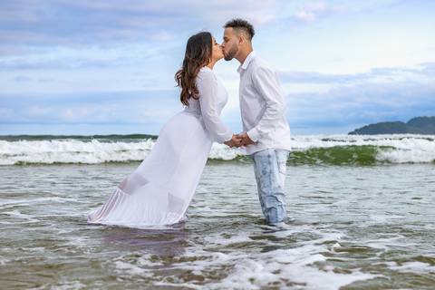 As melhores ideias e inspirações criativas de fotos para ensaio pré wedding na Praia do Tombo - Mirante de Vidro - Guarujá'