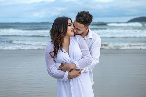 As melhores ideias e inspirações criativas de fotos para ensaio pré wedding na Praia do Tombo - Mirante de Vidro - Guarujá'