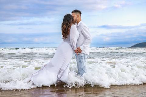 As melhores ideias e inspirações criativas de fotos para ensaio pré wedding na Praia do Tombo - Mirante de Vidro - Guarujá'