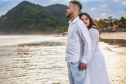 As melhores ideias e inspirações criativas de fotos para ensaio pré wedding na Praia do Tombo - Mirante de Vidro - Guarujá'