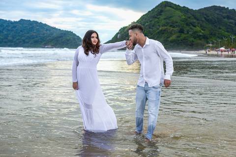 As melhores ideias e inspirações criativas de fotos para ensaio pré wedding na Praia do Tombo - Mirante de Vidro - Guarujá'