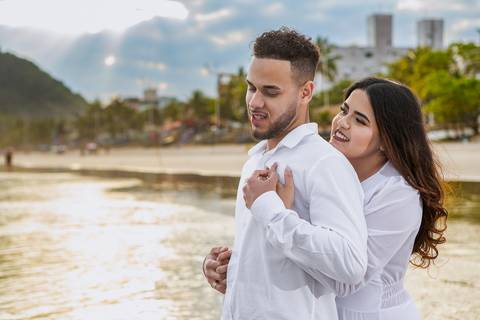 As melhores ideias e inspirações criativas de fotos para ensaio pré wedding na Praia do Tombo - Mirante de Vidro - Guarujá'