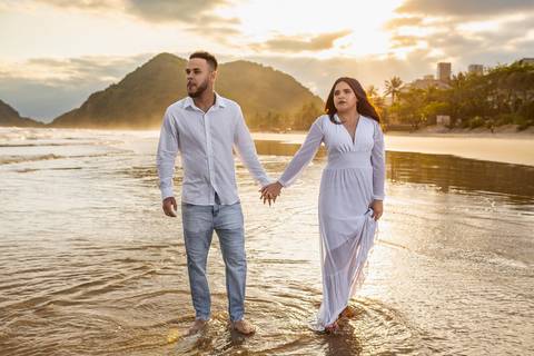 As melhores ideias e inspirações criativas de fotos para ensaio pré wedding na Praia do Tombo - Mirante de Vidro - Guarujá'