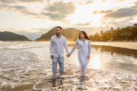 As melhores ideias e inspirações criativas de fotos para ensaio pré wedding na Praia do Tombo - Mirante de Vidro - Guarujá'