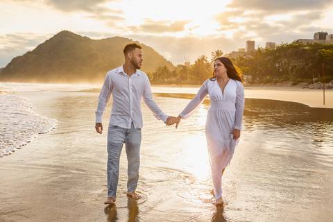 As melhores ideias e inspirações criativas de fotos para ensaio pré wedding na Praia do Tombo - Mirante de Vidro - Guarujá'