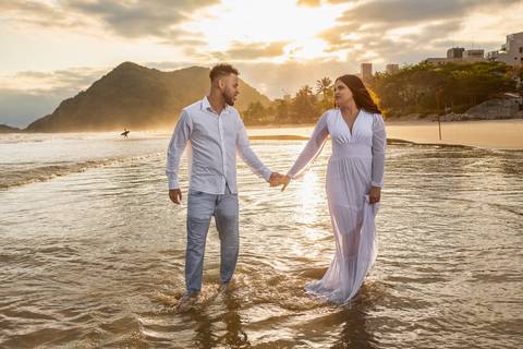 As melhores ideias e inspirações criativas de fotos para ensaio pré wedding na Praia do Tombo - Mirante de Vidro - Guarujá'