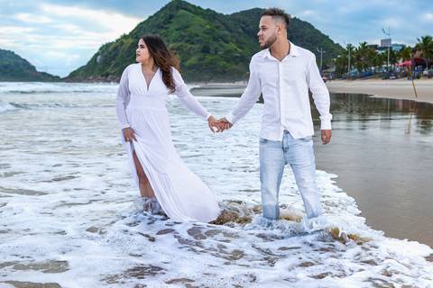 As melhores ideias e inspirações criativas de fotos para ensaio pré wedding na Praia do Tombo - Mirante de Vidro - Guarujá'