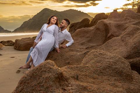 As melhores ideias e inspirações criativas de fotos para ensaio pré wedding na Praia do Tombo - Mirante de Vidro - Guarujá'