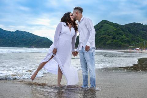 As melhores ideias e inspirações criativas de fotos para ensaio pré wedding na Praia do Tombo - Mirante de Vidro - Guarujá'