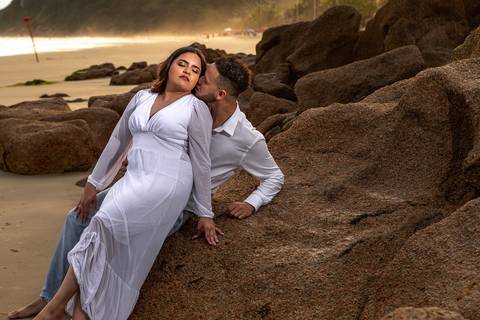 As melhores ideias e inspirações criativas de fotos para ensaio pré wedding na Praia do Tombo - Mirante de Vidro - Guarujá'