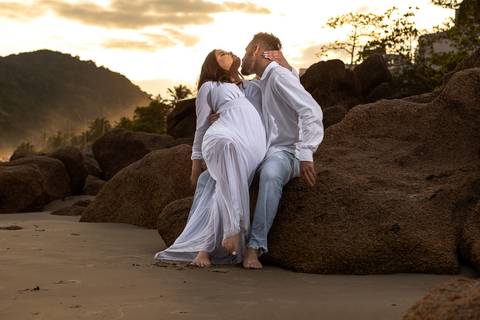 As melhores ideias e inspirações criativas de fotos para ensaio pré wedding na Praia do Tombo - Mirante de Vidro - Guarujá'