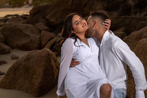 As melhores ideias e inspirações criativas de fotos para ensaio pré wedding na Praia do Tombo - Mirante de Vidro - Guarujá'