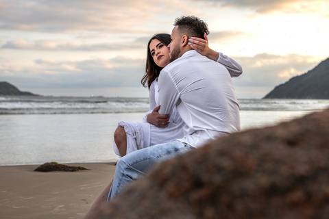 As melhores ideias e inspirações criativas de fotos para ensaio pré wedding na Praia do Tombo - Mirante de Vidro - Guarujá'