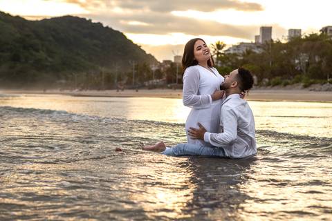 As melhores ideias e inspirações criativas de fotos para ensaio pré wedding na Praia do Tombo - Mirante de Vidro - Guarujá'