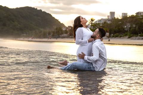 As melhores ideias e inspirações criativas de fotos para ensaio pré wedding na Praia do Tombo - Mirante de Vidro - Guarujá'