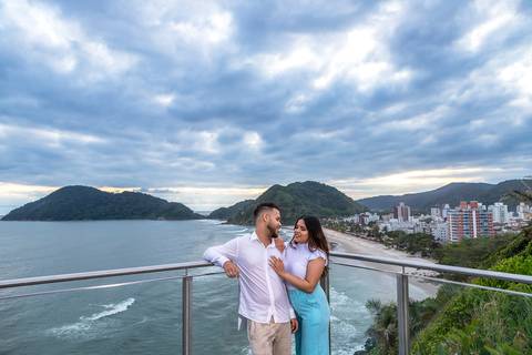 As melhores ideias e inspirações criativas de fotos para ensaio pré wedding na Praia do Tombo - Mirante de Vidro - Guarujá'
