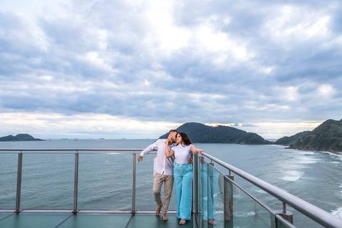 As melhores ideias e inspirações criativas de fotos para ensaio pré wedding na Praia do Tombo - Mirante de Vidro - Guarujá'