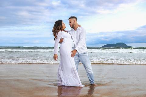 As melhores ideias e inspirações criativas de fotos para ensaio pré wedding na Praia do Tombo - Mirante de Vidro - Guarujá'