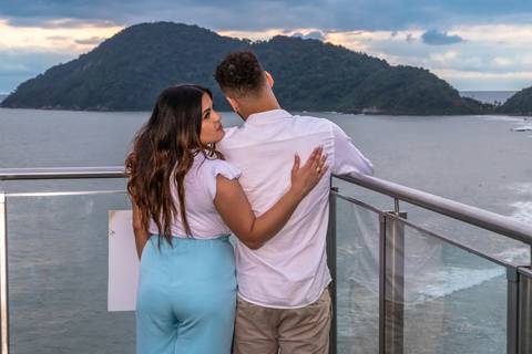 As melhores ideias e inspirações criativas de fotos para ensaio pré wedding na Praia do Tombo - Mirante de Vidro - Guarujá'