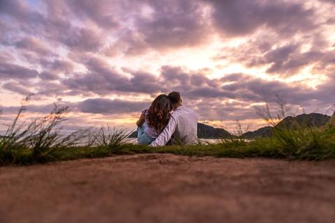 As melhores ideias e inspirações criativas de fotos para ensaio pré wedding na Praia do Tombo - Mirante de Vidro - Guarujá'