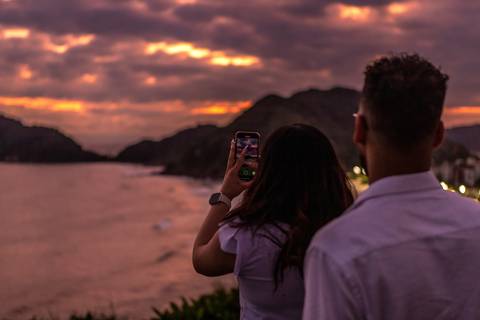 As melhores ideias e inspirações criativas de fotos para ensaio pré wedding na Praia do Tombo - Mirante de Vidro - Guarujá'