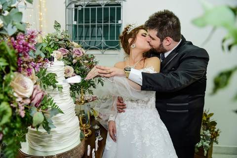 As melhores ideias e inspirações criativas de fotos dos noivos na recepção do casamento em SP'