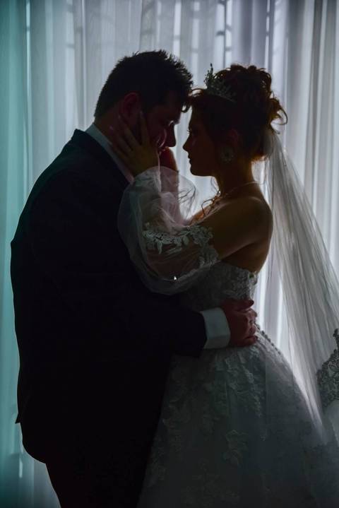 As melhores ideias e inspirações criativas de fotos dos noivos na recepção do casamento em SP'