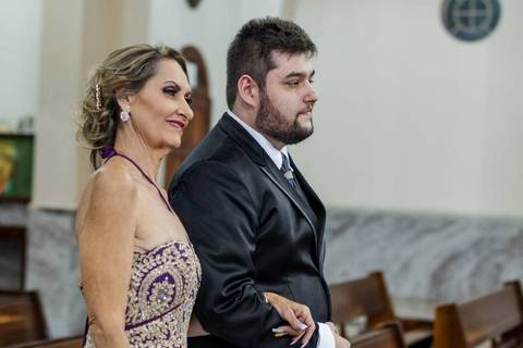 As melhores ideias e inspirações criativas de fotos da cerimônia na igreja Paróquia Nossa Senhora do Bom Conselho - SP'