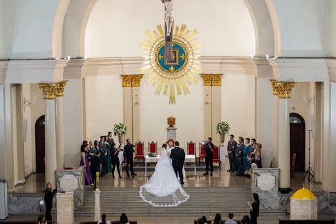 As melhores ideias e inspirações criativas de fotos da cerimônia na igreja Paróquia Nossa Senhora do Bom Conselho - SP'