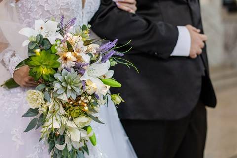 As melhores ideias e inspirações criativas de fotos da cerimônia na igreja Paróquia Nossa Senhora do Bom Conselho - SP'