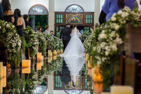 As melhores ideias e inspirações criativas de fotos da cerimônia na igreja Paróquia Nossa Senhora do Bom Conselho - SP'