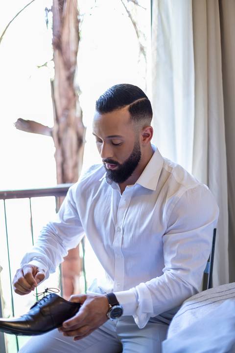 As melhores ideias e inspirações criativas de fotos de making of do noivo no Hotel Farol do Lago em Pirajú - SP'