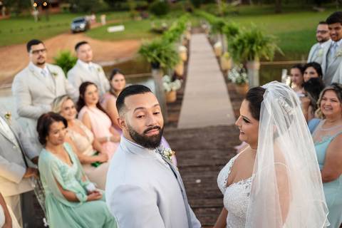 As melhores ideias e inspirações criativas de fotos de casamento cerimônia no Decker em Pirajú - SP'