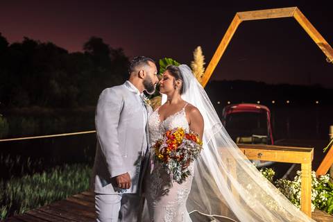 As melhores ideias e inspirações criativas de fotos de casamento cerimônia no Decker em Pirajú - SP'