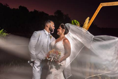 As melhores ideias e inspirações criativas de fotos de casamento cerimônia no Decker em Pirajú - SP'