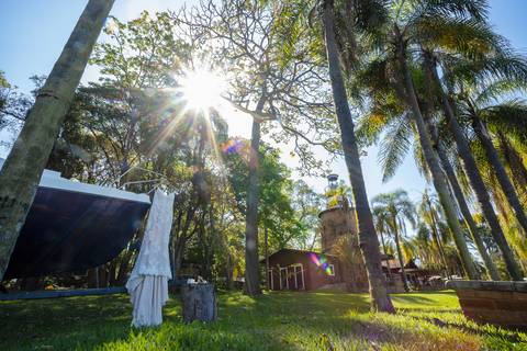 As melhores ideias e inspirações criativas de fotos de making of da noiva no Hotel Farol do Lago em Pirajú - SP'