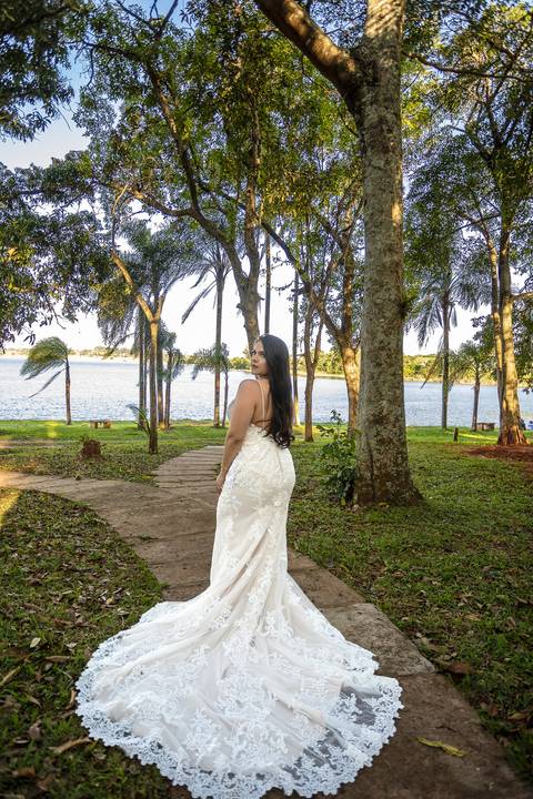 As melhores ideias e inspirações criativas de fotos de making of da noiva no Hotel Farol do Lago em Pirajú - SP'