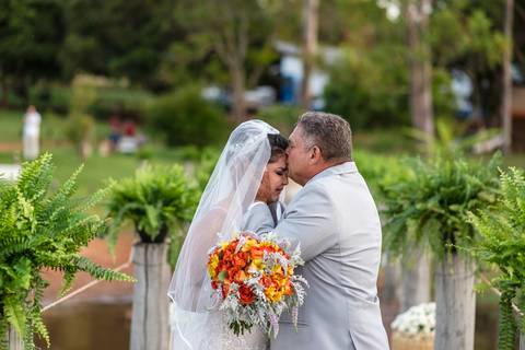As melhores ideias e inspirações criativas de fotos de casamento cerimônia no Decker em Pirajú - SP'