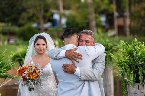 As melhores ideias e inspirações criativas de fotos de casamento cerimônia no Decker em Pirajú - SP'