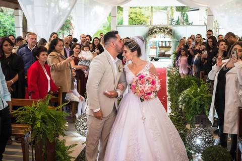 As melhores ideias e inspirações criativas de fotos de casamento momento da cerimônia no Espaço Villa Borghese - SP'